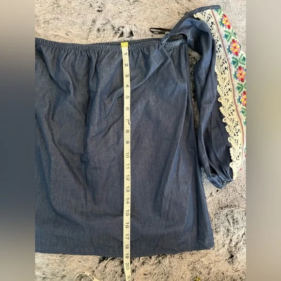 NWOT VaVa by Joy Han Blue Chambray Off Shoulder Embroidered Sleeve Blouse Large - Picture 12 of 16